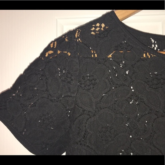 Black Floral Lace Pattern Boxy blouse - Picture 2 of 4